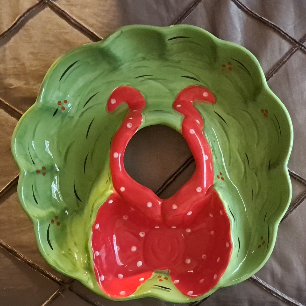 Mainstreet Collection Green and Red Decorative Chip Bowl